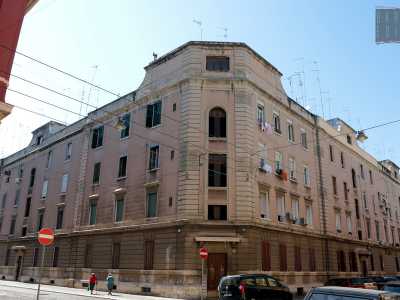 Arriviamo agli anni 20, quando a vedere la luce � il �gruppo Alluvionati�, pensato per offrire un riparo ai cittadini rimasti senza casa dopo la tragica alluvione del 6 novembre. Prese corpo nel rione Libert�, nell�attuale zona del Redentore, tra via Nicolai, via Martiri d'Otranto, via Don Bosco e e via Libert�